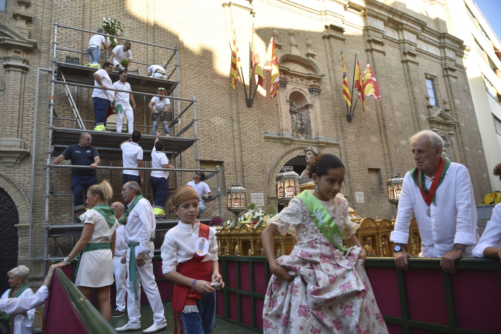 Fotos de la ofrenda de flores y frutos de Huesca.