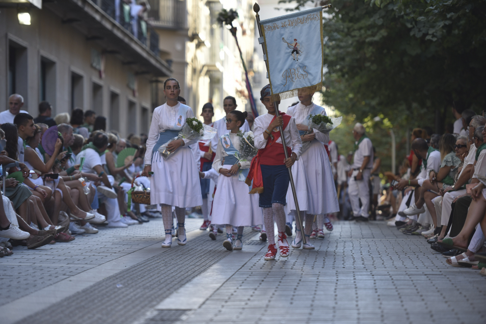 Fotos de la ofrenda de flores y frutos de Huesca.
