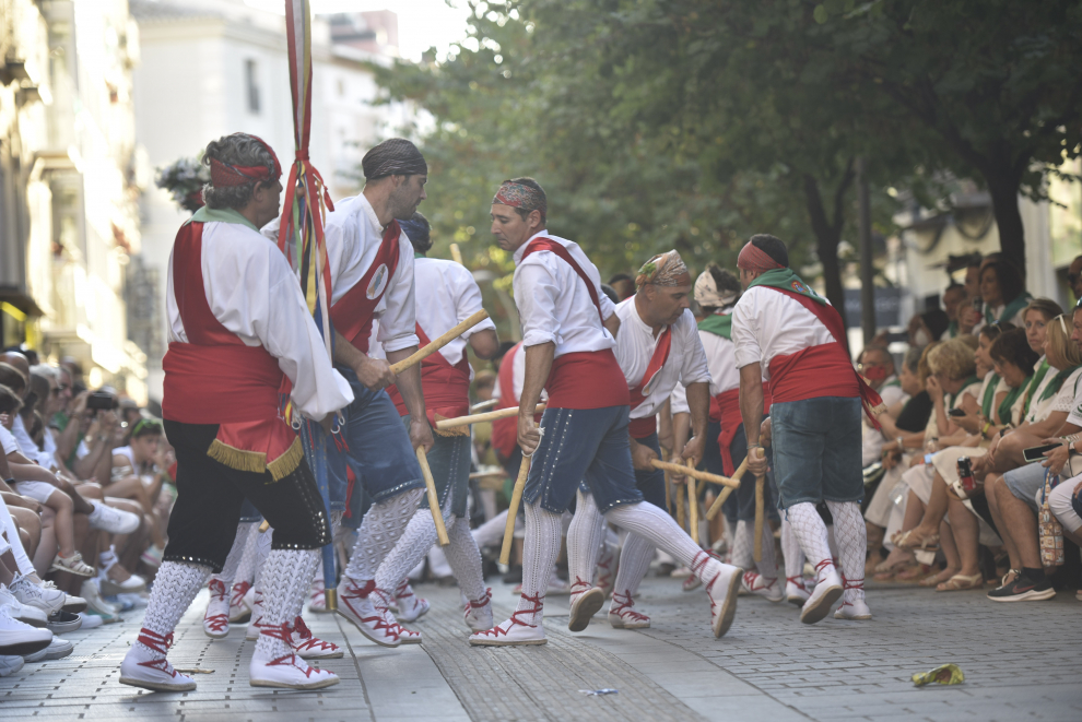 Fotos de la ofrenda de flores y frutos de Huesca.