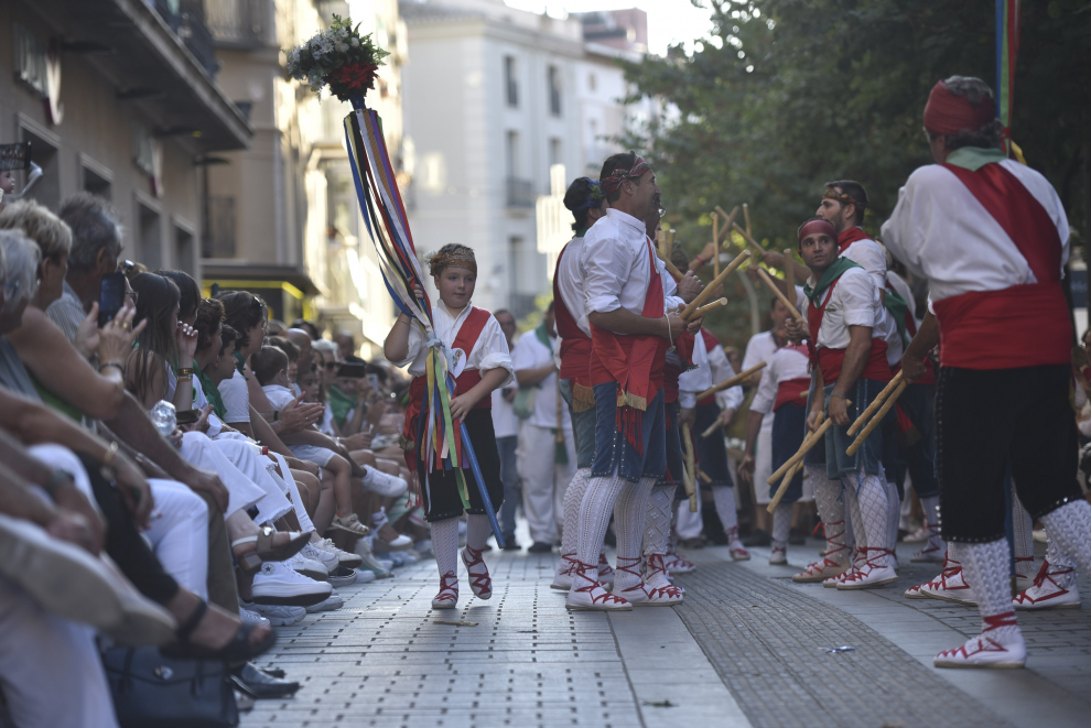 Fotos de la ofrenda de flores y frutos de Huesca.