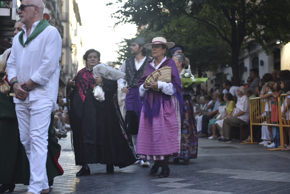 Fotos de la ofrenda de flores y frutos de Huesca.
