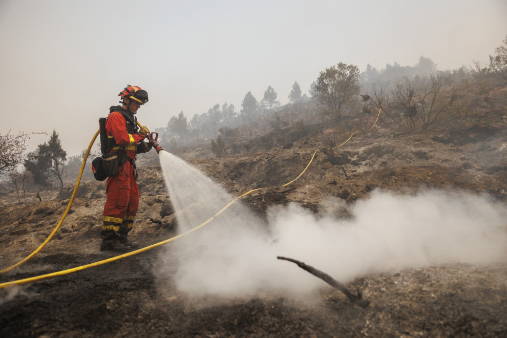 El incendio de Bejís sigue activo pero con condiciones de humedad favorables