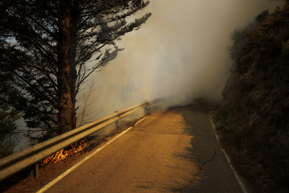 El incendio de Bejís sigue activo pero con condiciones de humedad favorables