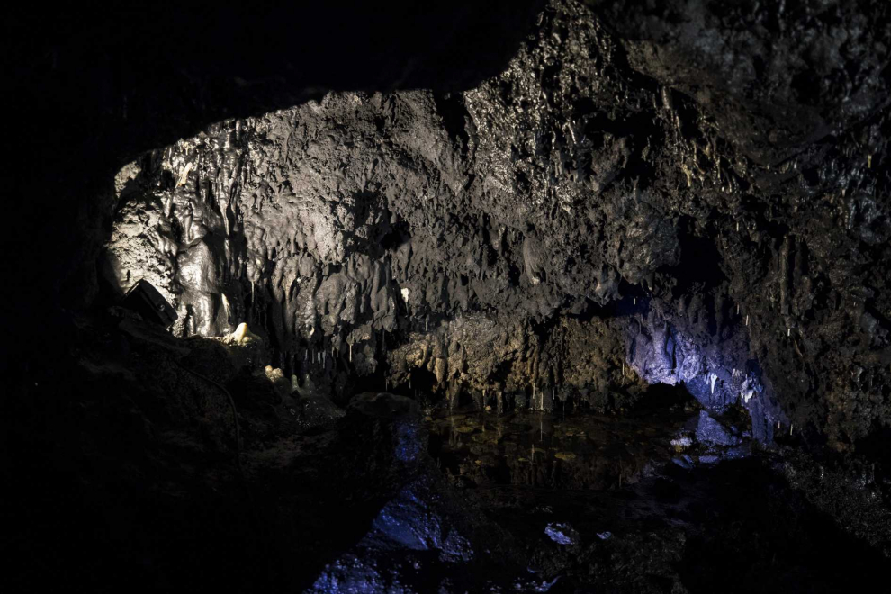 Interior de la Cueva del Agua