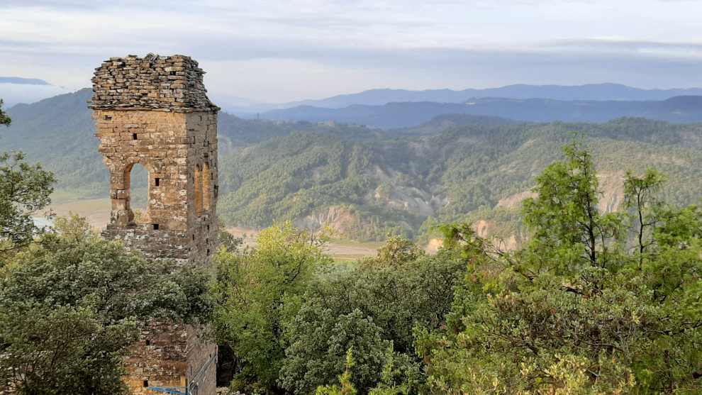 Una vista del amanecer en la atalaya de Morillo de Tou.