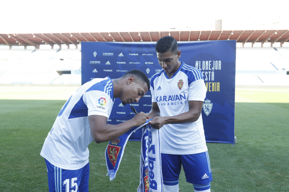 La presentación de ambos jugadores ha tenido lugar la tarde del 1 de septiembre a las 18.00 horas en La Romareda.