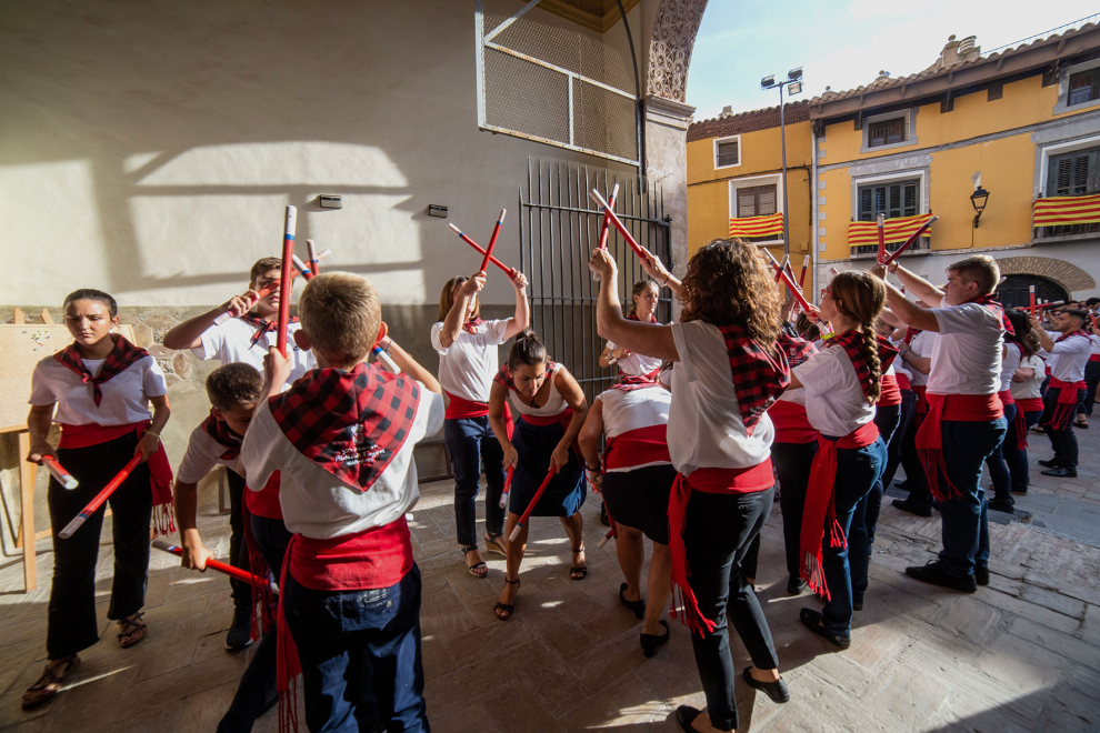 La emoción y la pasión del Dance del Paloteo reinan en Longares