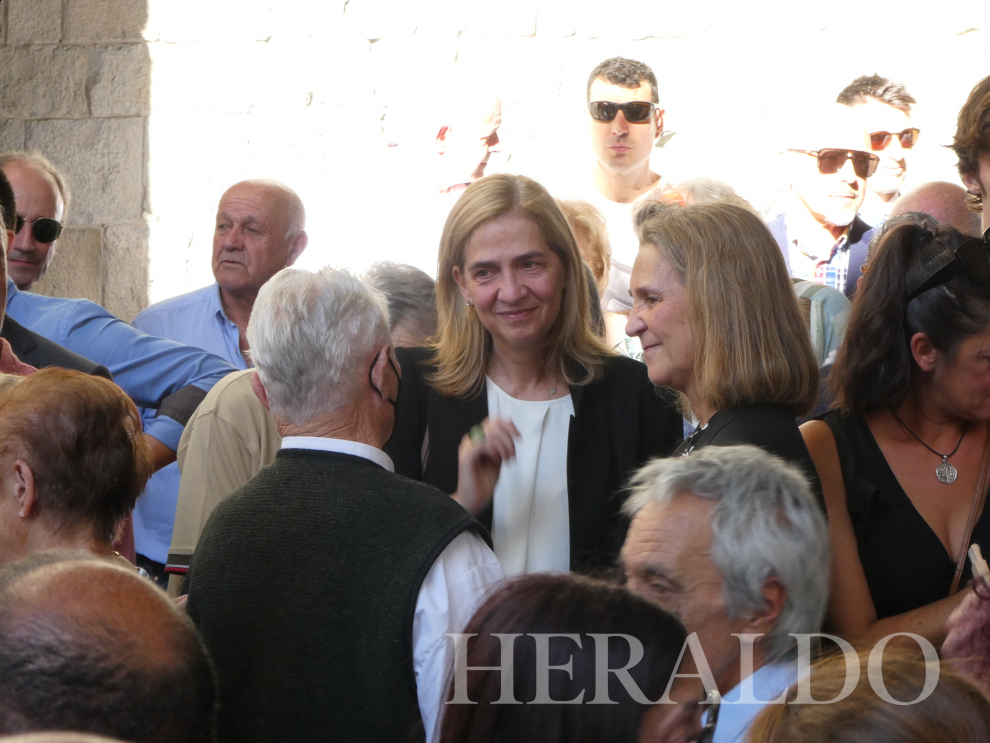 Las infantas Elena y Cristina y Urdangarin, en sepelio por Eduardo Roldán