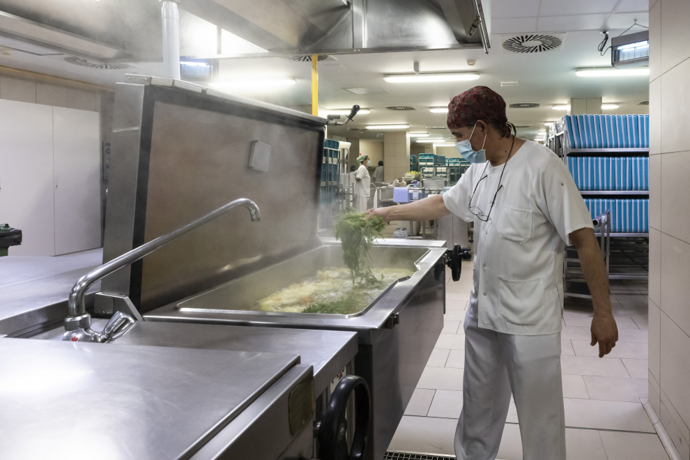 Cocina del Hospital Miguel Servet de Zaragoza, "la más grande de Aragón".