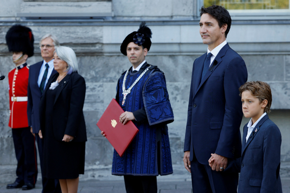 Canada's Prime Minister Justin Trudeau and Governor General Mary Simon take part in a ceremony to proclaim the accession of King Charles III at Rideau Hall in Ottawa, Ontario, Canada September 10, 2022. REUTERS/Blair Gable BRITAIN-ROYALS/QUEEN-CANADA