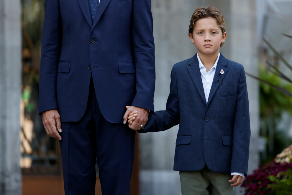 Canada's Prime Minister Justin Trudeau, with son Hadrien, Chief Herald of Canada Samy Khalid, and Canada's Governor General Mary Simon, with husband Whit Fraser, take part in a ceremony to proclaim the accession of King Charles III at Rideau Hall in Ottawa, Ontario, Canada September 10, 2022. REUTERS/Blair Gable BRITAIN-ROYALS/QUEEN-CANADA