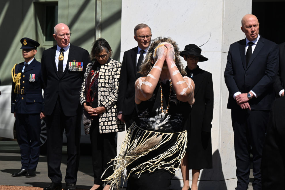 Canberra (Australia), 11/09/2022.- Governor-General David Hurley (C) attends the Proclamation of King Charles III, on the forecourt of Parliament House, in Canberra, Australia, 11 September 2022. The monarch's representative in Australia proclaimed the ascension of Britain's King Charles III as mourning continues around the nation for Queen Elizabeth II. (Reino Unido) EFE/EPA/MICK TSIKAS AUSTRALIA AND NEW ZEALAND OUT
AUSTRALIA BRITAIN KING CHARLES III