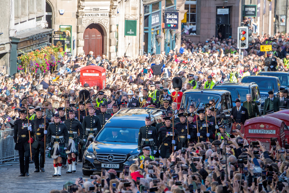 Crowds gather to watch the procession of Queen Elizabeth II's coffin from the Palace of Holyroodhouse to St Giles' Cathedral, in Edinburgh, Scotland, Britain, September 12, 2022. Lesley Martin/Pool via REUTERS BRITAIN-ROYALS/QUEEN
