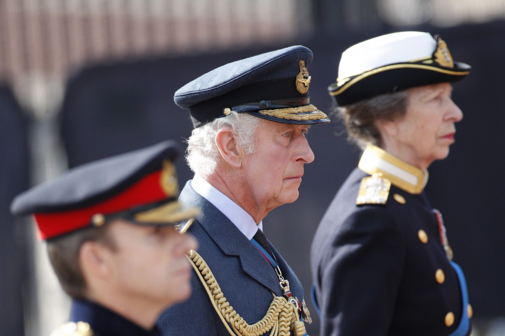 LONDON, ENGLAND - SEPTEMBER 14: The coffin carrying Queen Elizabeth II makes its way along The Mall during the procession for the Lying-in State of Queen Elizabeth II on September 14, 2022 in London, England. Queen Elizabeth II's coffin is taken in procession on a Gun Carriage of The King's Troop Royal Horse Artillery from Buckingham Palace to Westminster Hall where she will lay in state until the early morning of her funeral. Queen Elizabeth II died at Balmoral Castle in Scotland on September 8, 2022, and is succeeded by her eldest son, King Charles III. Chris J Ratcliffe/Pool via REUTERS BRITAIN-ROYALS/QUEEN