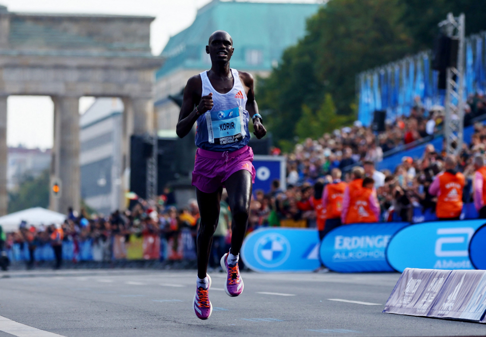 Athletics - Berlin Marathon - Berlin, Germany - September 25, 2022 Ethiopia's Tigist Assefa celebrates winning the elite women's race at the Berlin Marathon REUTERS/Fabrizio Bensch ATHLETICS-BERLIN/