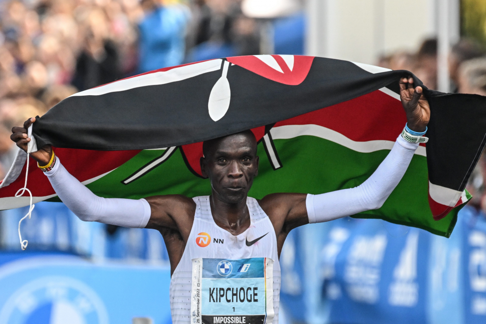 Athletics - Berlin Marathon - Berlin, Germany - September 25, 2022 General view of finishers medal with the image of Kenya's Eliud Kipchoge at the Berlin Marathon REUTERS/Fabrizio Bensch ATHLETICS-BERLIN/