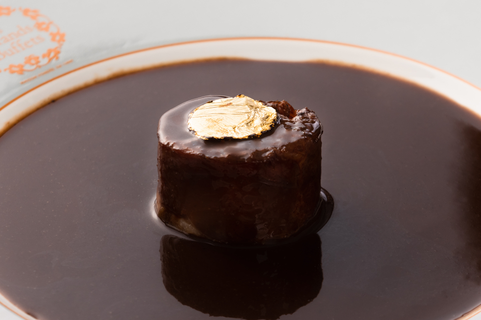Liebre a la 'royale', con una lámina de oro.