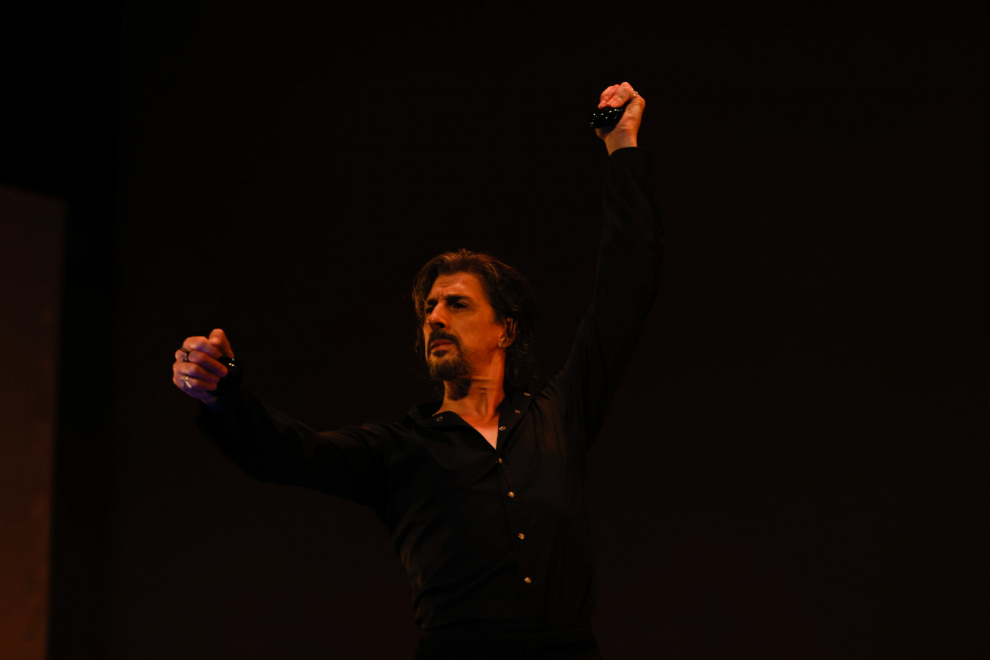 Miguel Ángel Berna baila en la apertura del Congreso Mundial de Medios de WAN-IFRA en Zaragoza