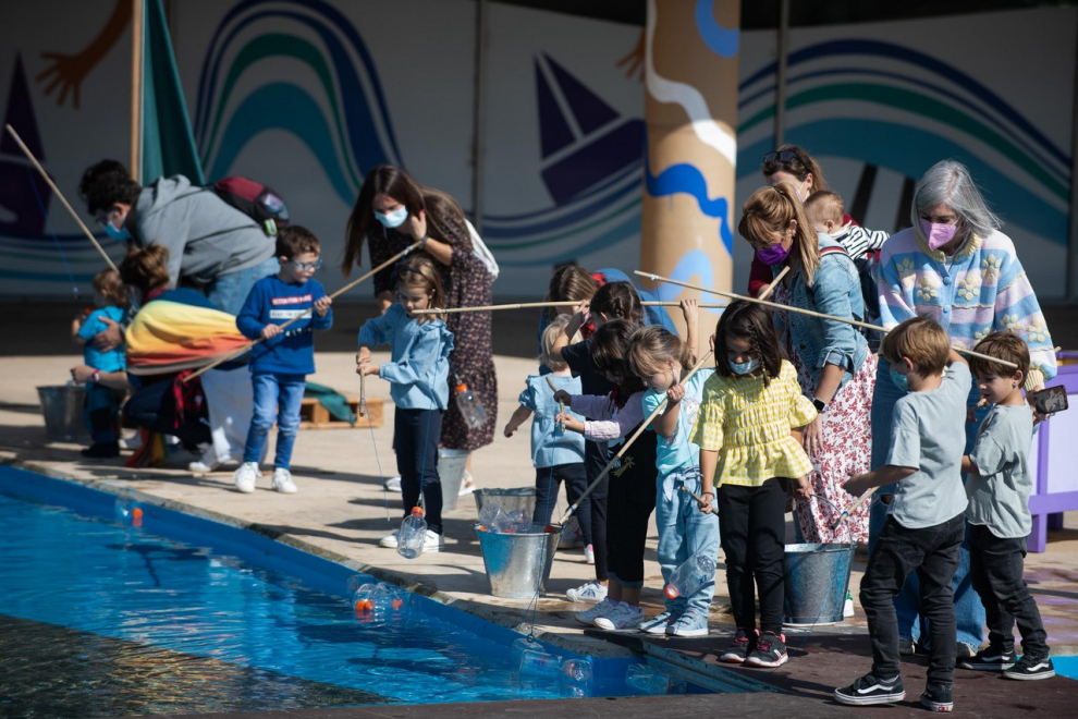 Actividades infantiles al aire libre en el espacio Río y Juego del Frente Fluvial de la Expo.