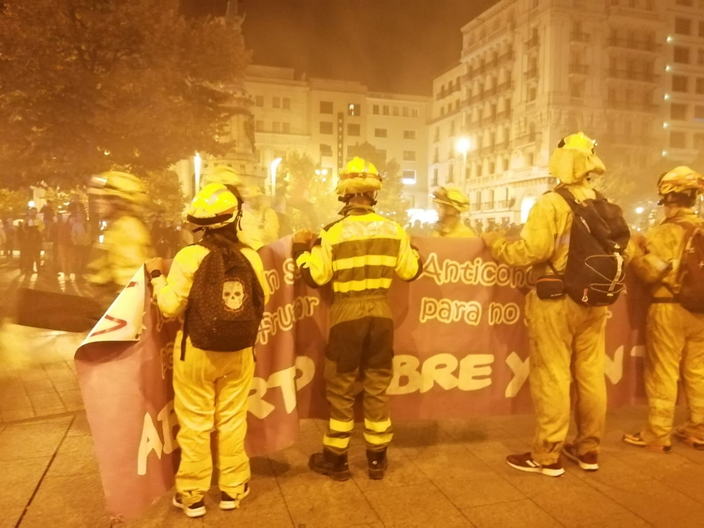 Marcha negra de los bomberos forestales para denunciar su precariedad laboral
