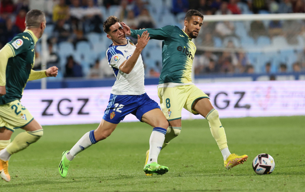 Imágenes del partido Real Zaragoza-Eibar de este lunes, en La Romareda.