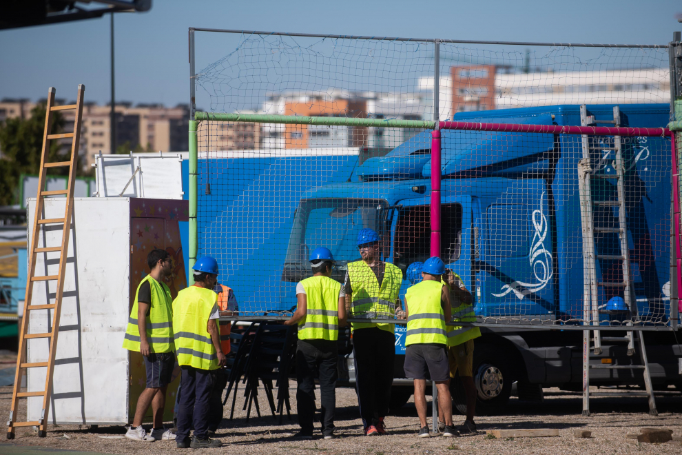 Montaje de las carpas del Espacio Zity y las ferias.