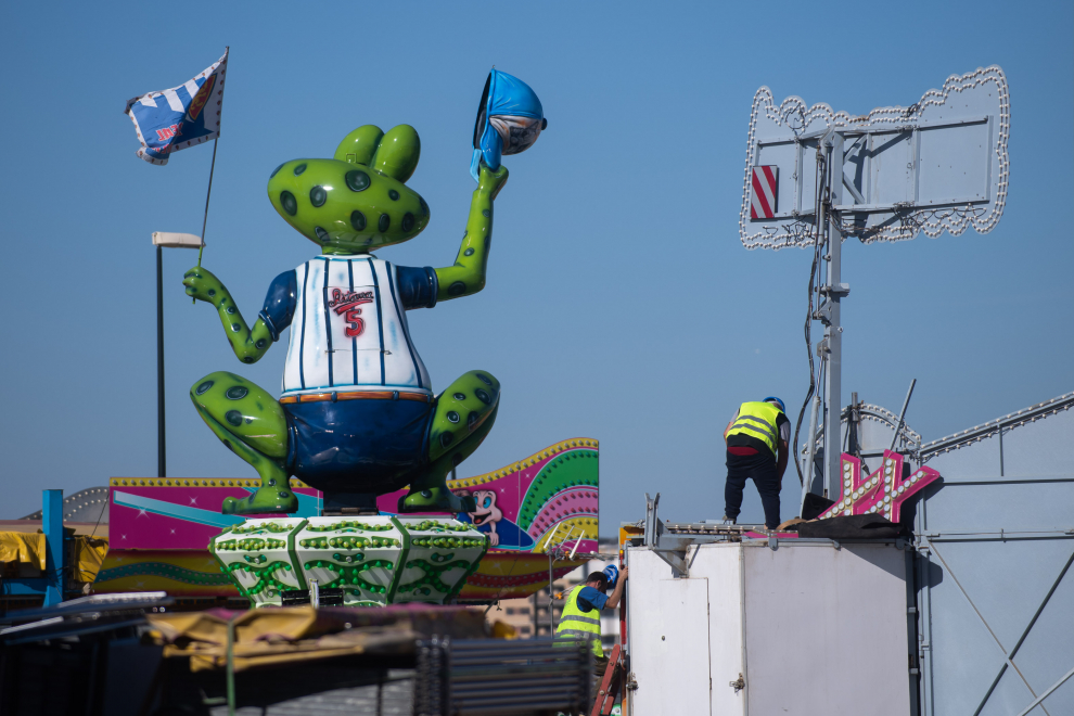 Montaje de las carpas del Espacio Zity y las ferias.
