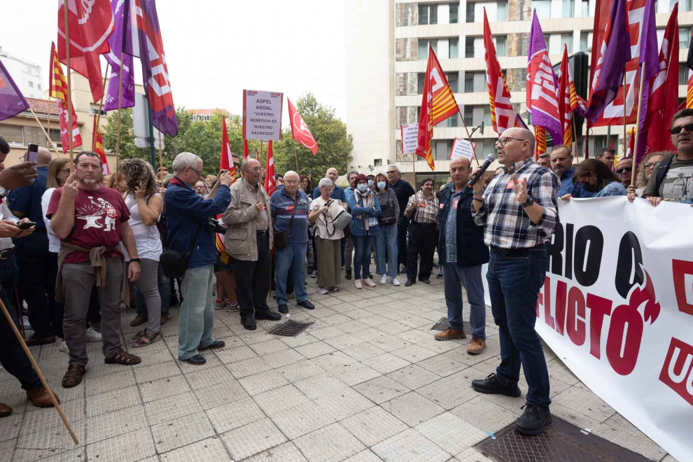 Los trabajadores llaman a las puertas de las patronales aragonesas para exigir "justicia salarial".