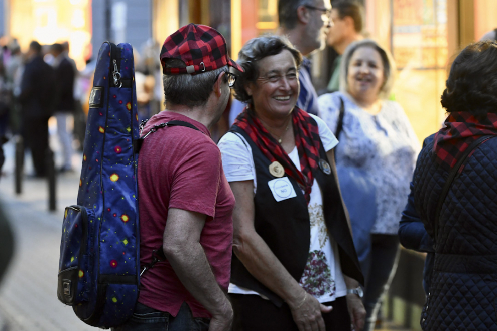 Ronda de protesta de los grupos de folk