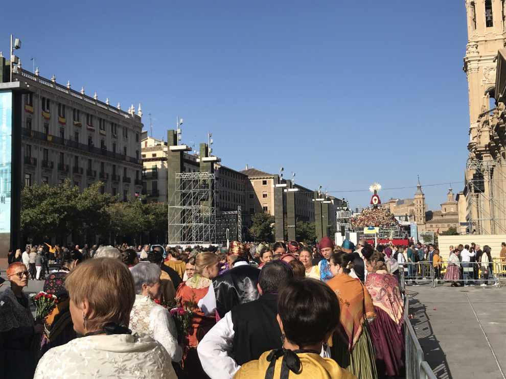 Ofrenda a la Virgen del Pilar.