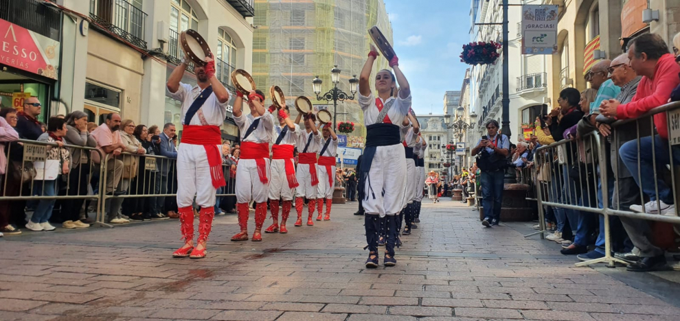 La Casa catalana ofrece el baile de los panderos de Vilafranca del Penedés.