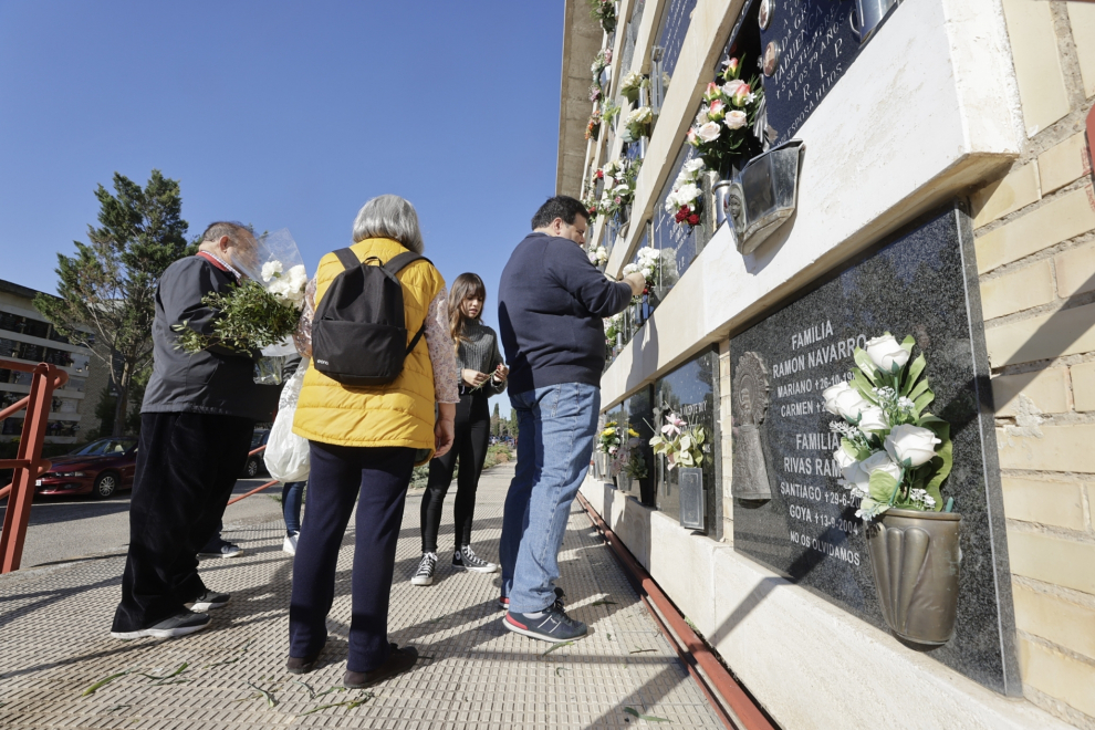 Día de Todos los Santos en el cementerio de Zaragoza