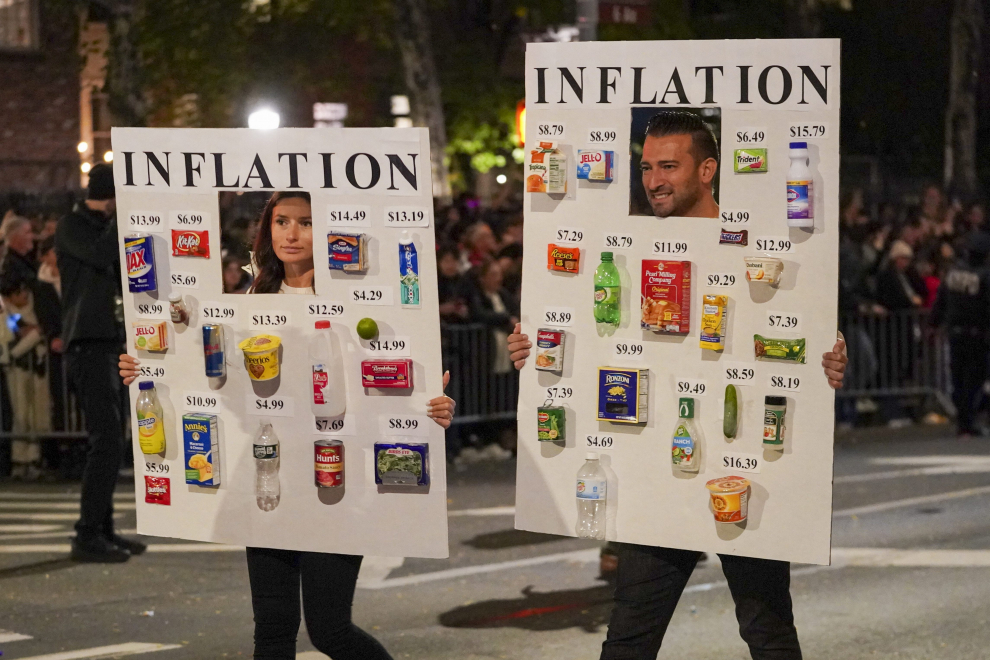 New York (United States), 31/10/2022.- People dressed in costumes march through New York's Greenwich Village during the 49th annual Village Halloween Parade in New York, New York, USA, 31 October 2022. (Estados Unidos, Nueva York) EFE/EPA/PORTER BINKS
USA CULTURE HALLOWEEN PARADE