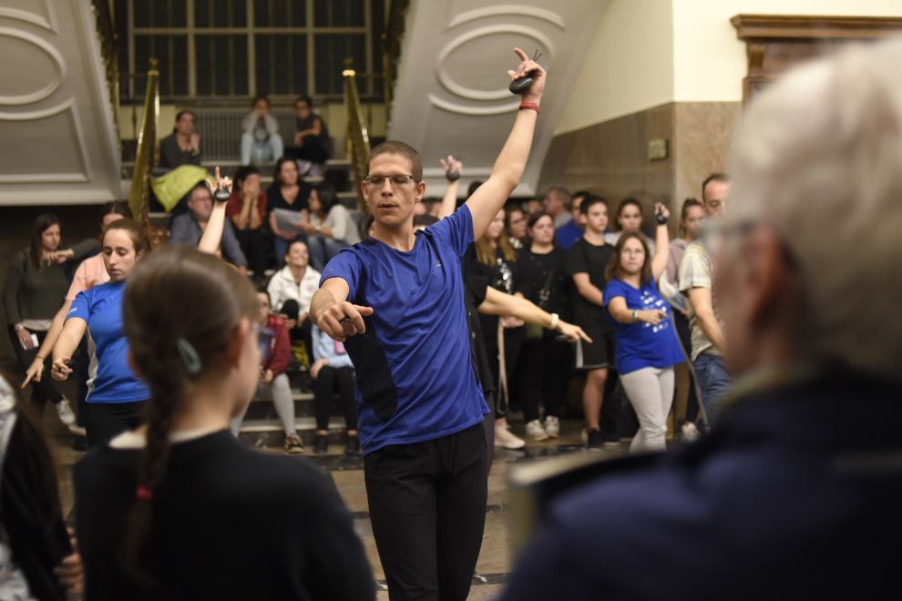 Más de 300 cantadores, bailadores y músicos participarán en la gala del 50º aniversario de la Escuela de Folklore y Música de Huesca.