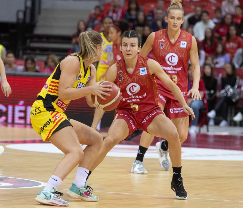 Partido Casademont Femenino-Girona en el pabellón Príncipe Felipe.