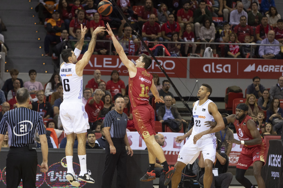 Foto del partido Casademont Zaragoza - Real Madrid en el pabellón Príncipe Felipe