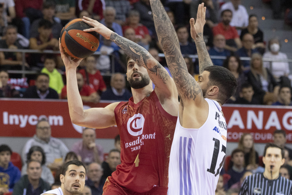 Foto del partido Casademont Zaragoza - Real Madrid en el pabellón Príncipe Felipe