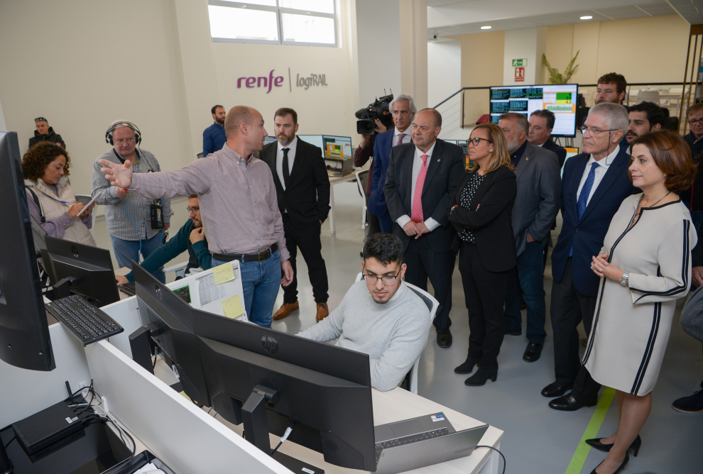 Visita del presidente de Renfe Isaías Táboas al Centro de competencias digitales en Teruel.
