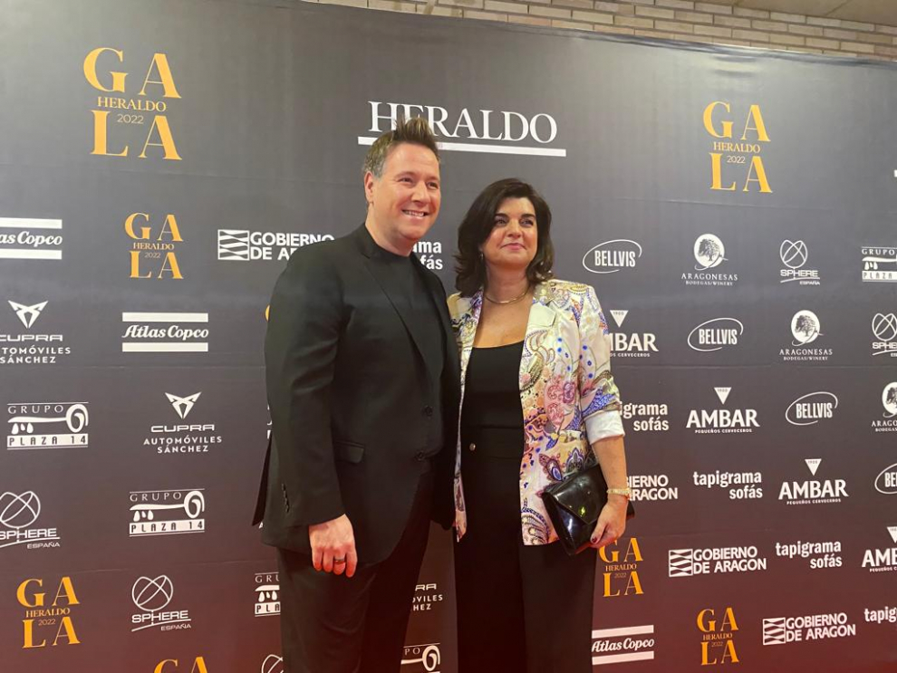Carlos Latre, con la presidenta de HERALDO, Paloma de Yarza.
