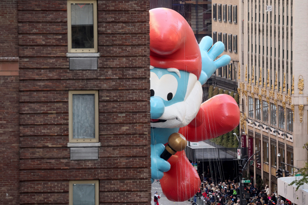 The Smurfs balloon flies during the 96th Macy's Thanksgiving Day Parade in Manhattan, New York City, U.S., November 24, 2022. REUTERS/Andrew Kelly USA-THANKSGIVING/PARADE