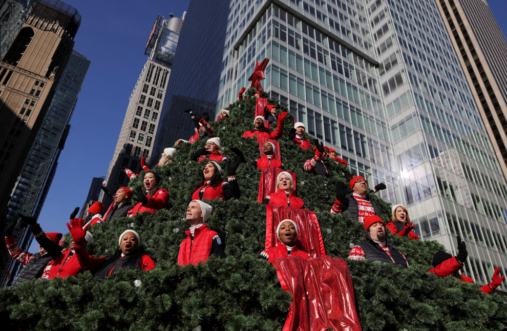 Performers participate during the 96th Macy's Thanksgiving Day Parade in Manhattan, New York City, U.S., November 24, 2022. REUTERS/Andrew Kelly USA-THANKSGIVING/PARADE