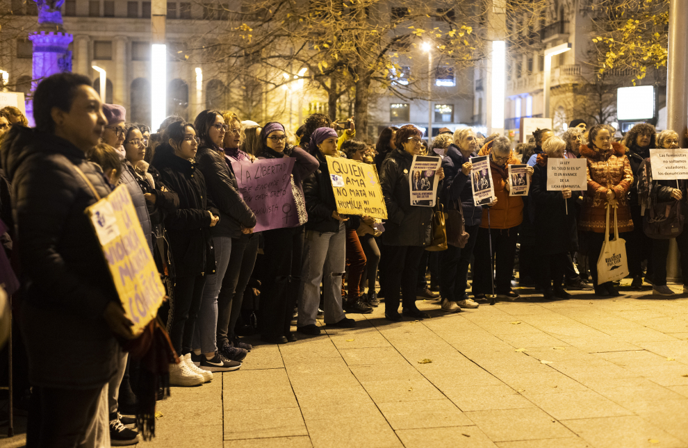 Concentración contra la violencia de género por el 25-N en Zaragoza.