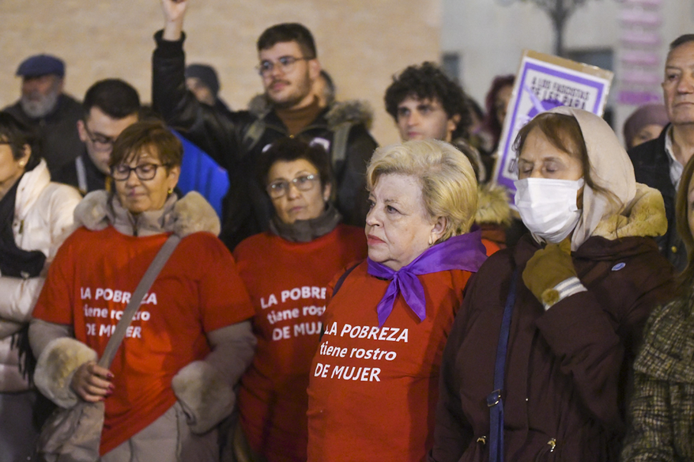 Fotos de la manifestación en contra de la violencia de género en Zaragoza.