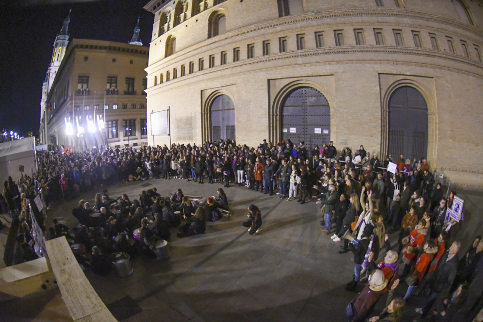 Fotos de la manifestación en contra de la violencia de género en Zaragoza.