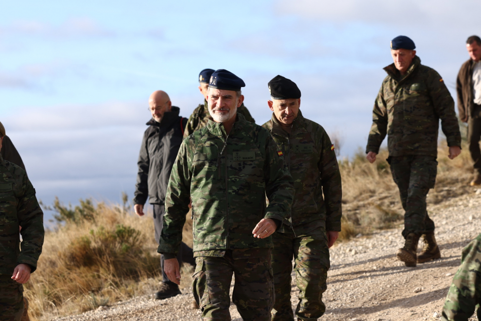 El Rey asiste en Zaragoza a la preparación de los militares que irán a Letonia