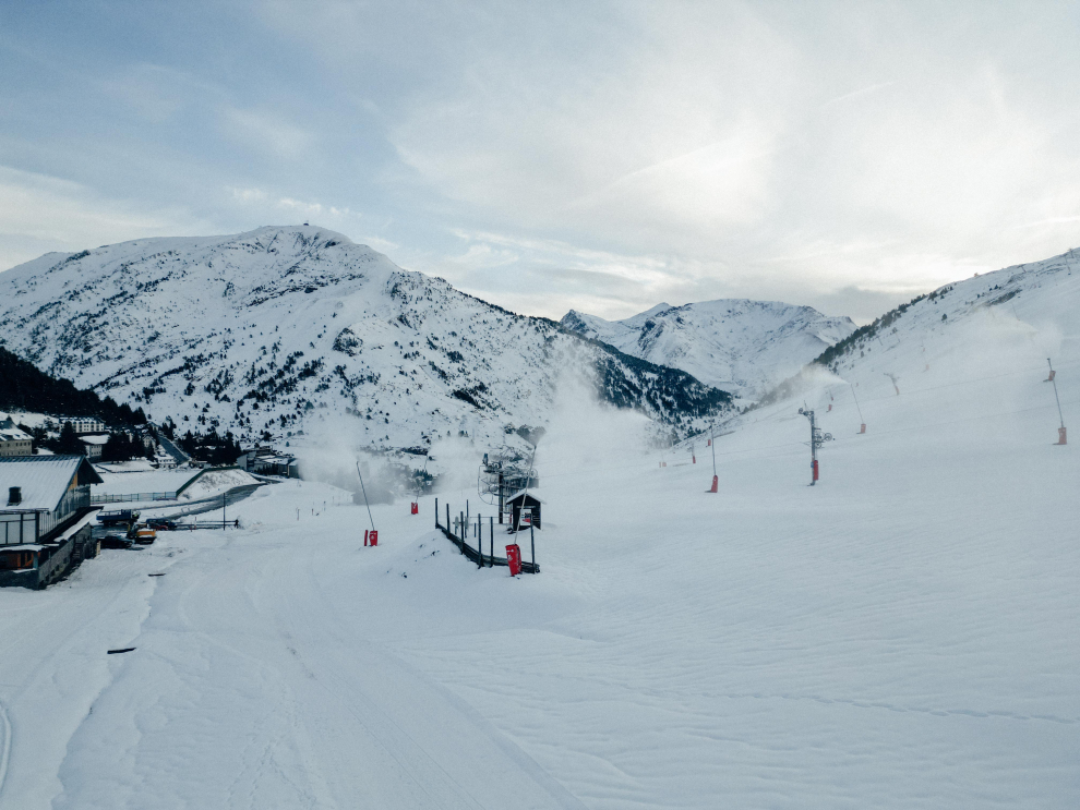 Candanchú, lista para el arranque de la temporada de esquí
