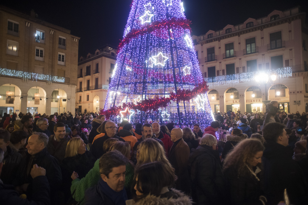 Chocolatada, pista de hielo y encendido de luces de navidad en Huesca / 2-12-22 / Foto Javier Navarro[[[FOTOGRAFOS]]]