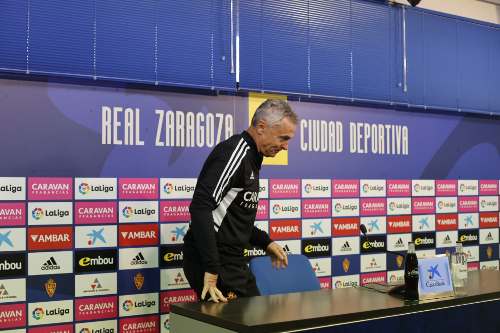 El entrenador del Real Zaragoza, Fran Escribá, en rueda de prensa este lunes.