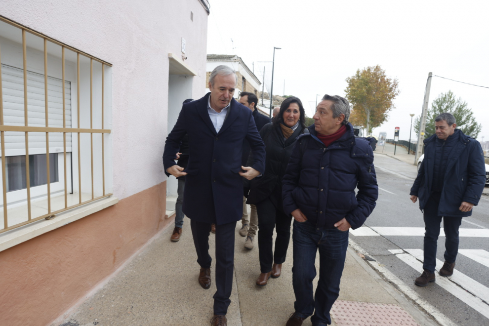 El alcalde de Zaragoza, Jorge Azcón, ha inaugurado este miércoles la reforma de una calle de Juslibol.