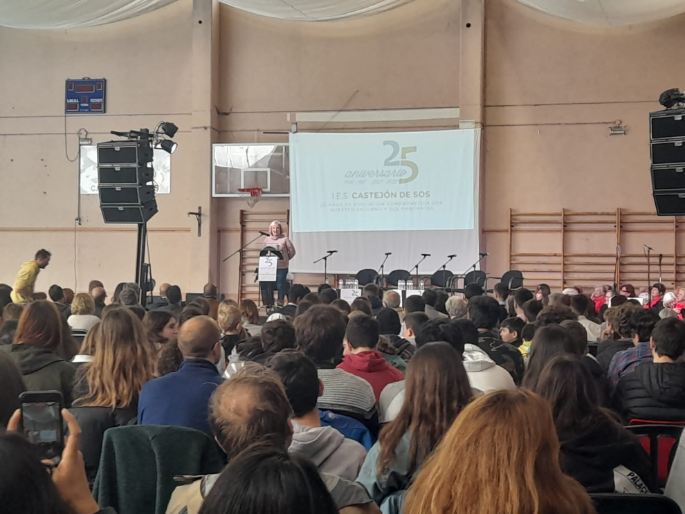 Mesa redonda con Milagros Pérez Oliva.